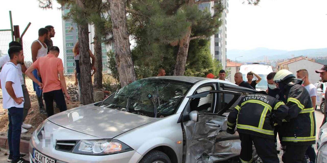 Akşehir'den düğüne giden aile kaza yaptı, 3 kişi yaralandı