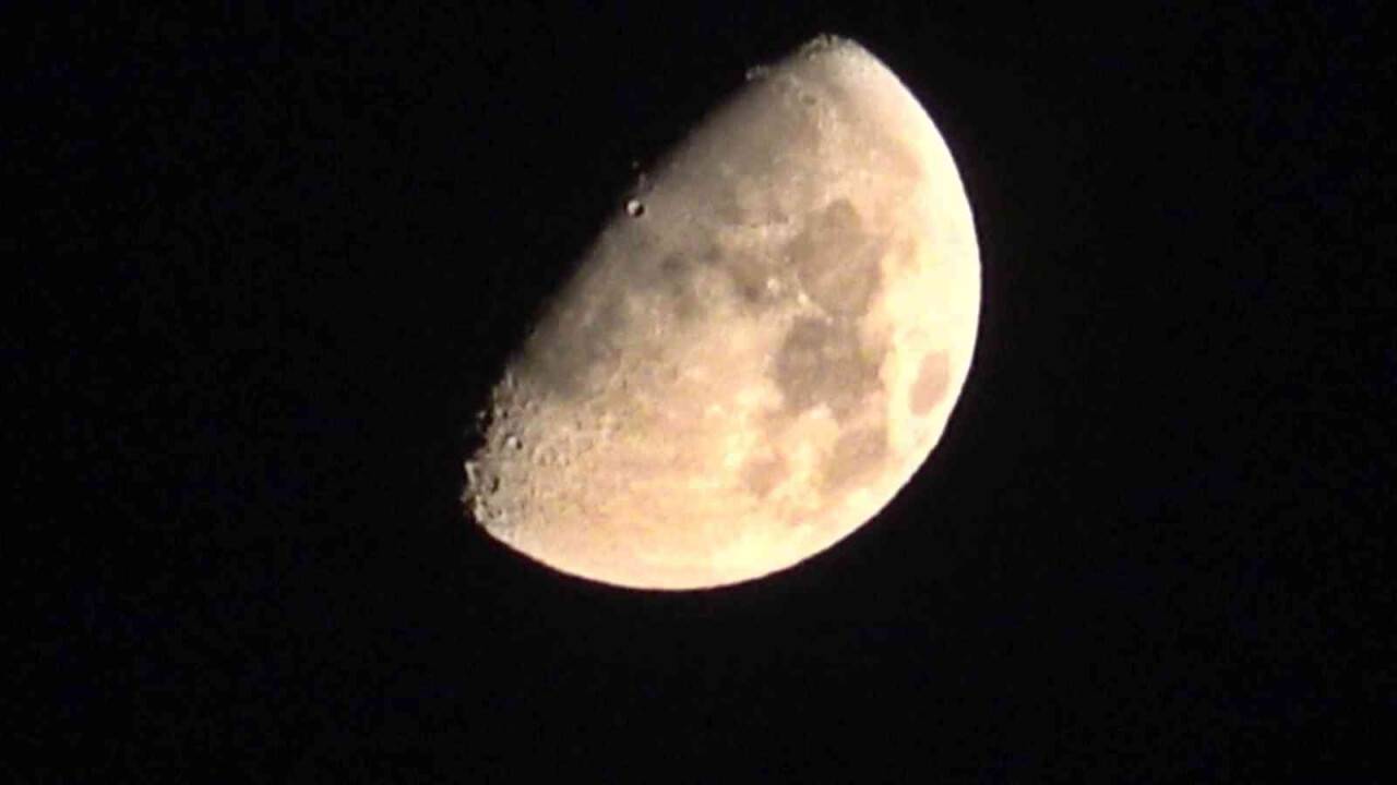 Yüksekova’da ’yarım Ay’ güzelliği