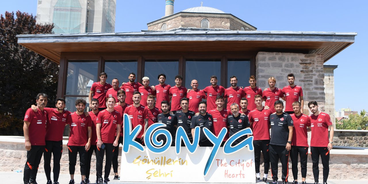 U23 Milli Futbol Takımı, Mevlana Müzesi'ni ziyaret etti