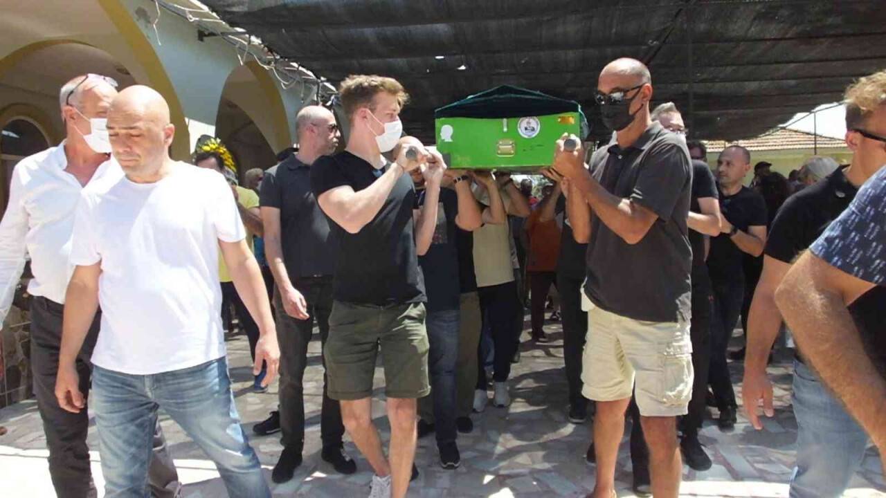 Seslendirme sanatçısı Sungun Babacan Burhaniye’de toprağa verildi