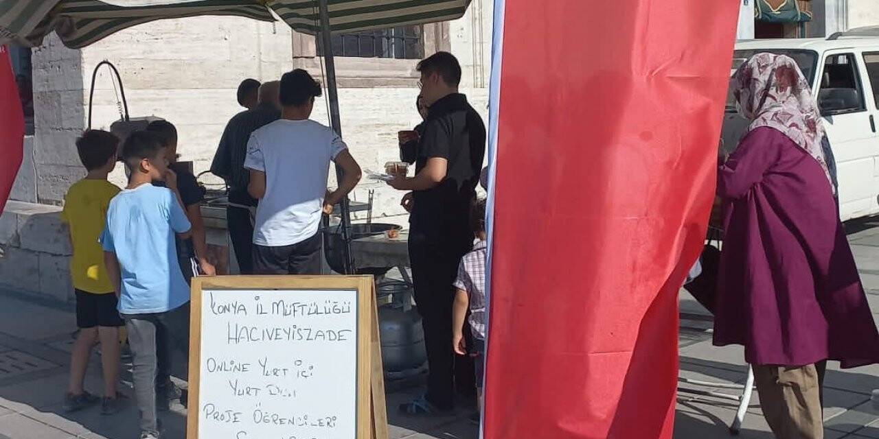 Vatandaşlara lokma tatlısı ikramı