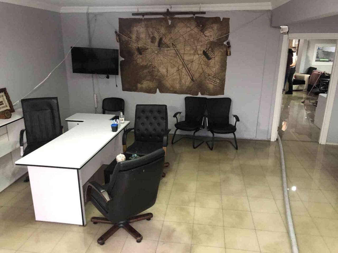 Silivri’de dükkanları su bastı