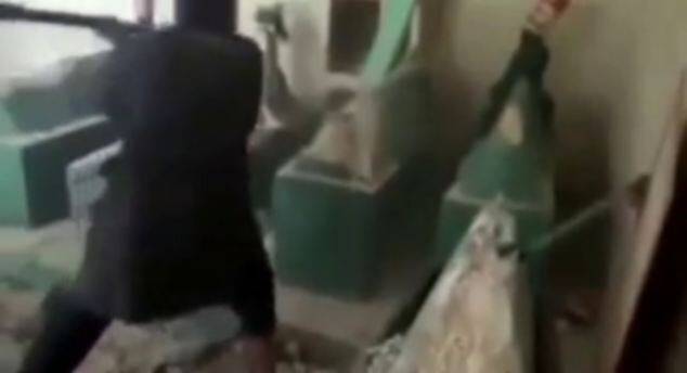 Yunus Peygamber'in mezarını yıktılar VİDEO