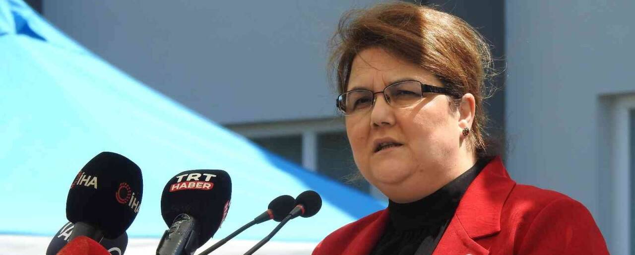 Bakan Yanık huzurevlerinde sıra bekleniyor iddialarıyla ilgili konuştu