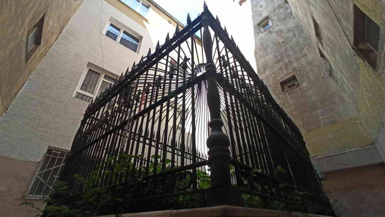 Aşık Yunus’un apartman boşluğundaki türbesi gün yüzüne çıkarıldı