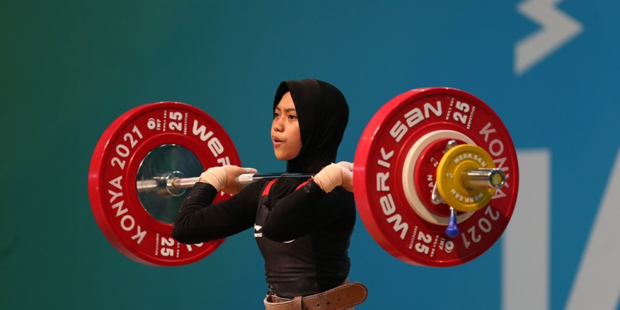 Konya 2021'de halterde ilk madalya Endonezyalı sporcunun