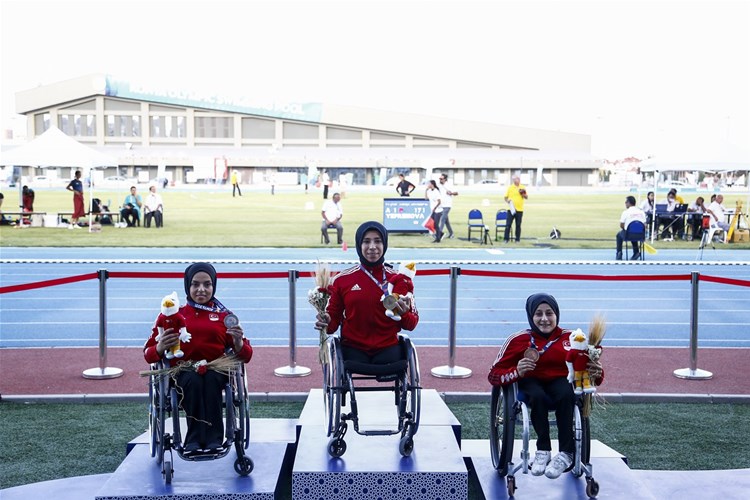 Para Atletizm Bayanlar 100 metrede madalyalar Türkiye’nin