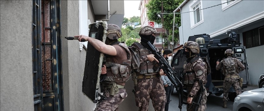 İstanbul'da terör örgütü DEAŞ operasyonunda 12 zanlı yakalandı