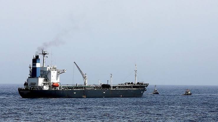 Yunanistan'ın ABD'nin talebiyle alıkoyduğu İran'a ait petrol tankeri ülkesine dönüyor