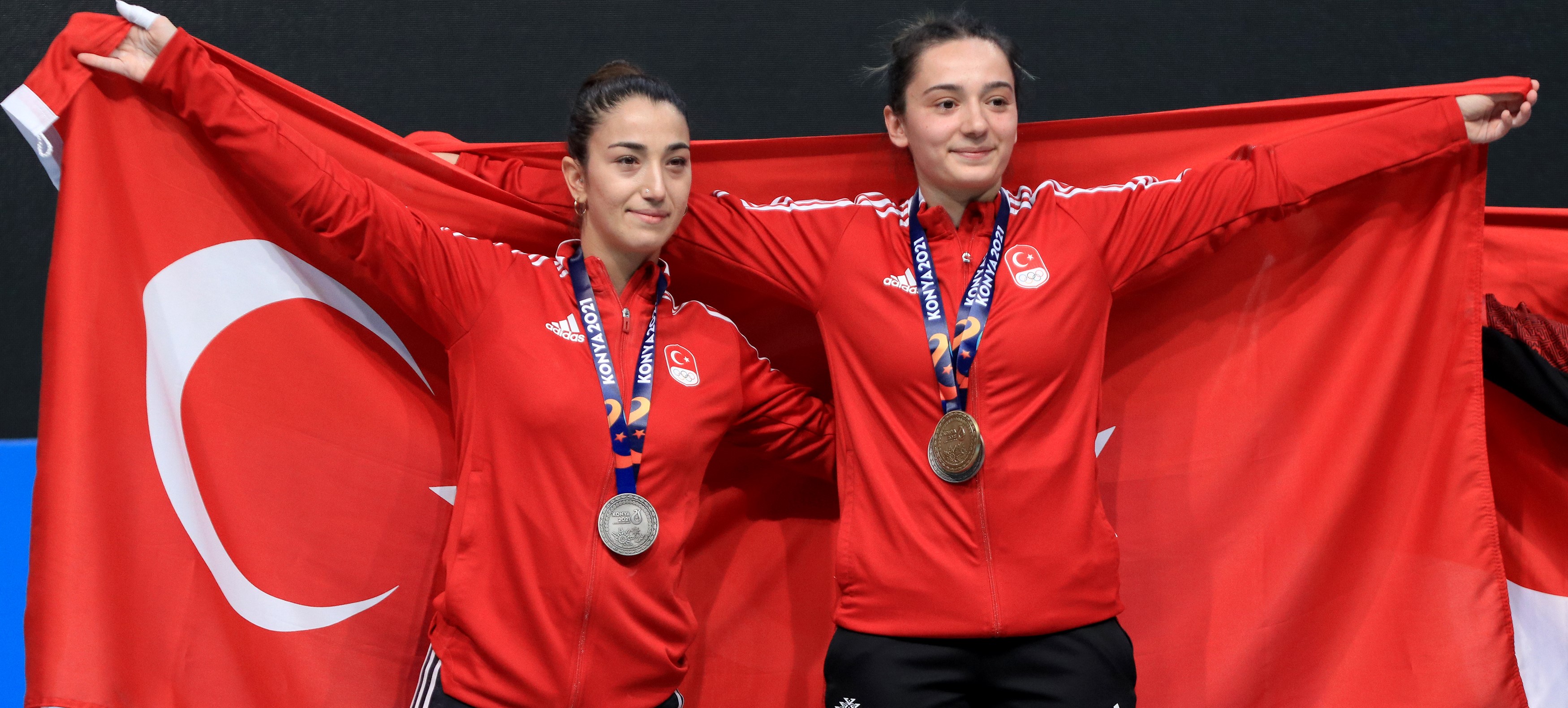 Kadınlar halterde Türk sporculardan 5 madalya
