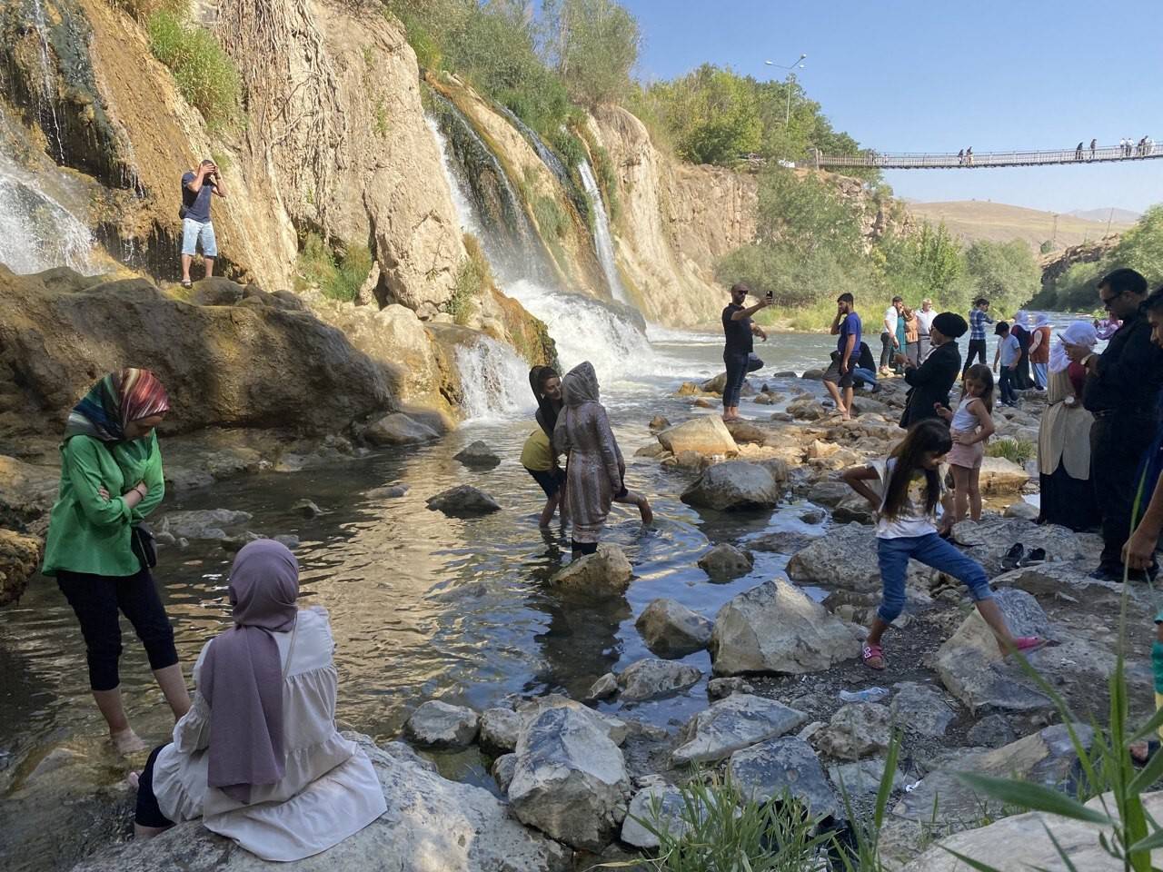 Muradiye Şelalesi’ne yoğun ilgi