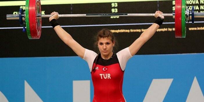 Dilara Uçan rekorla altına uzandı