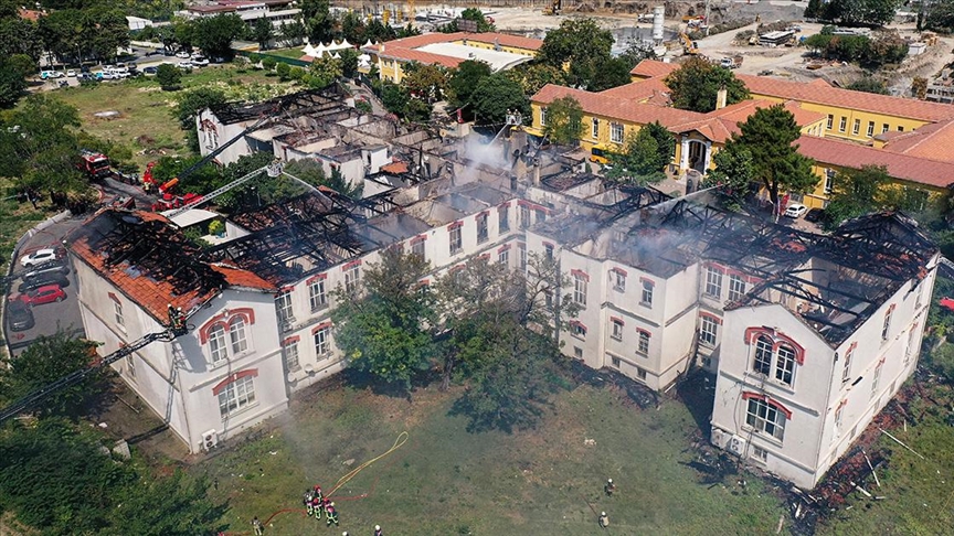 Balıklı Rum Hastanesi'nin itfaiye raporuna göre, yangının çıkış nedeni belirlenemedi