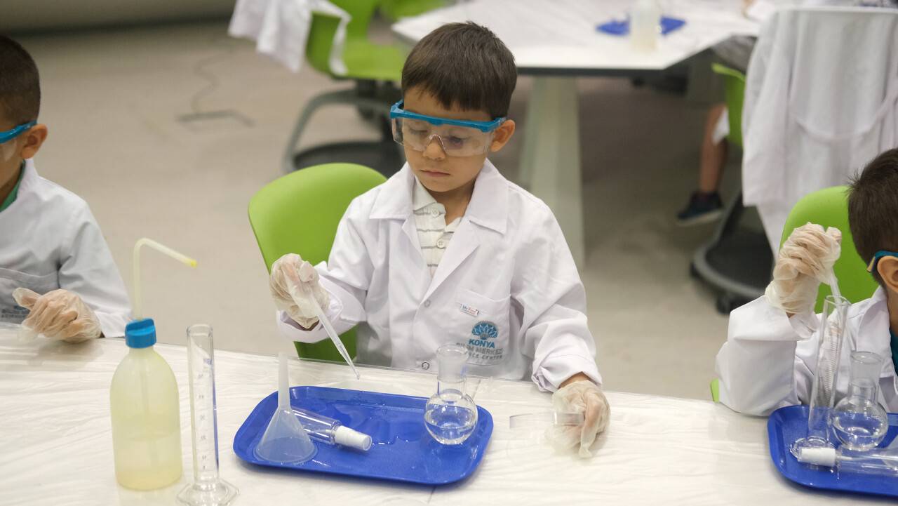 Konya’da çocuklar tatillerini bilimle iç içe geçiriyor