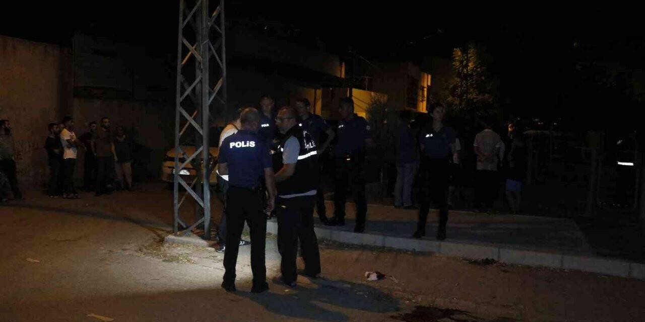 Selam verme bahanesiyle yaklaştı, 2 kişiyi vurdu