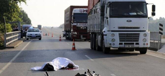 Motosiklet Köprü Korkuluklarına Çarptı: 1 Ölü