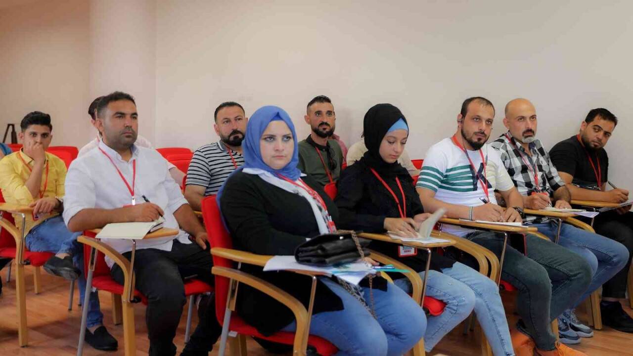 SÜ İletişim Fakültesi akademisyenleri Azez’deki gazetelere eğitim verdi