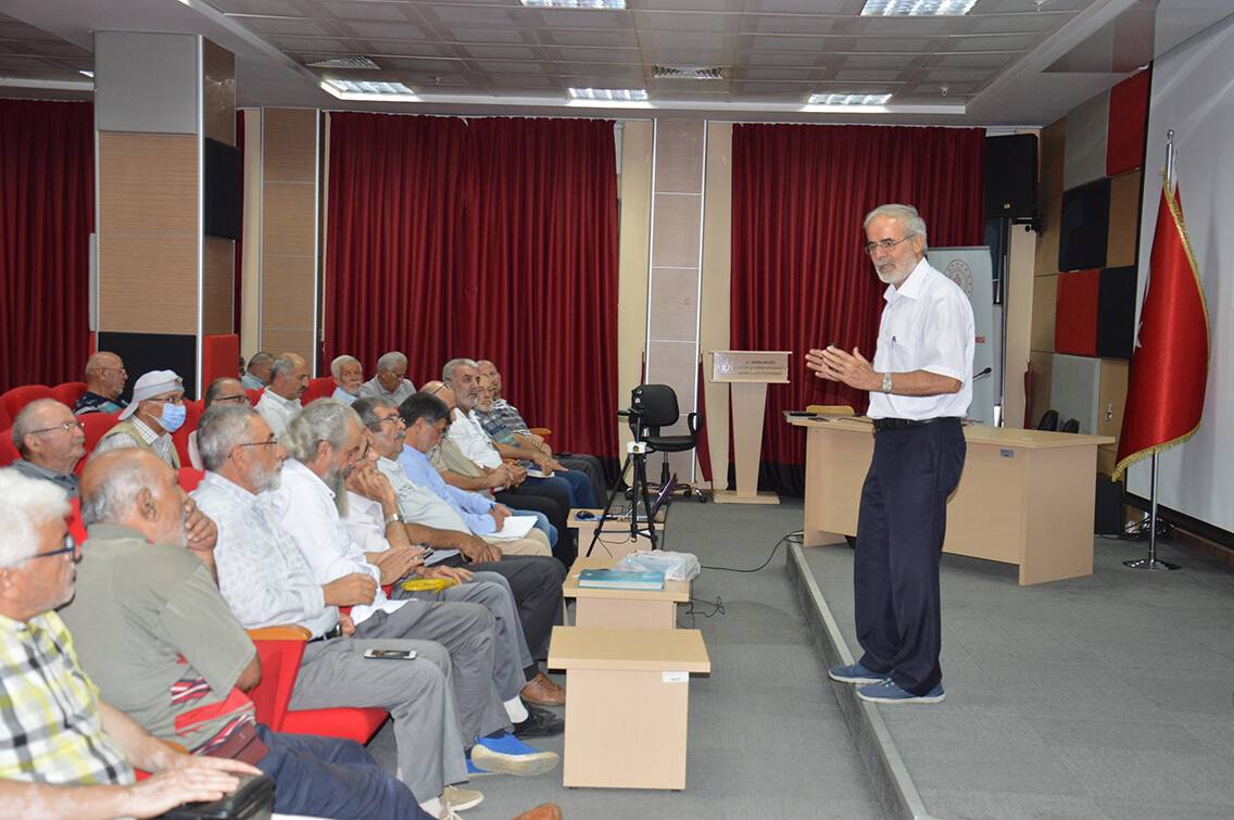 Eğitimci-Yazar Kavaklı: “Eğitim Gönüllere Taht Kurma Mesleğidir”