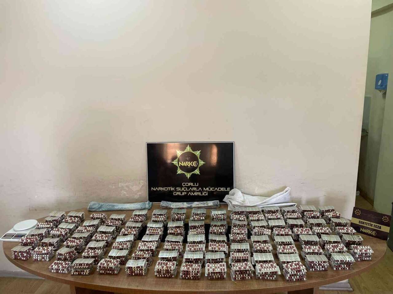 Tekirdağ’da binlerce ecza hap ele geçirildi