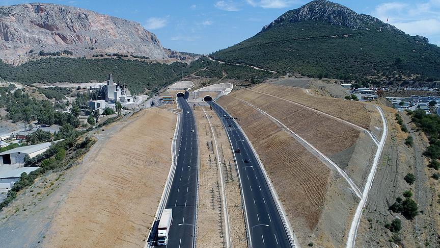 Ankara-Konya yolunda köprü genişletme çalışması