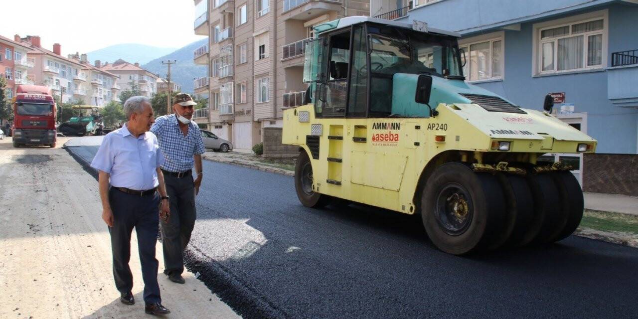Başkan Akkaya asfaltlama çalışmalarını inceledi