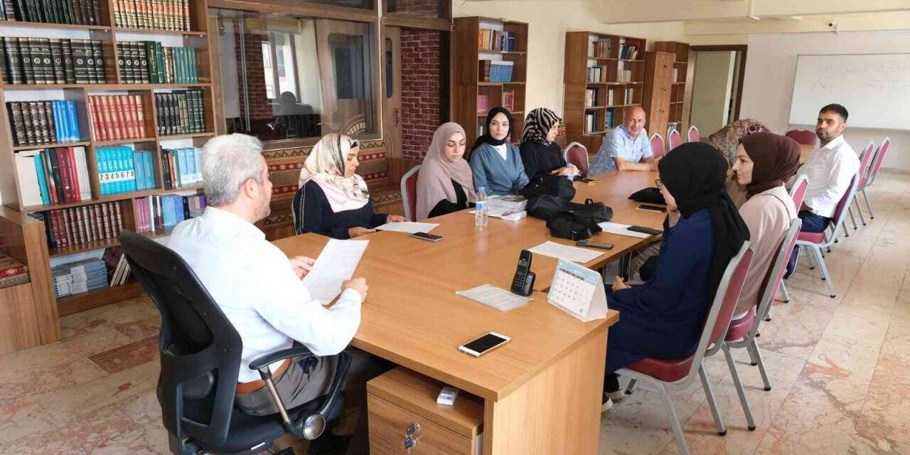 Stajyer İlahiyat öğrencileriyle tanışma toplantısı düzenlendi