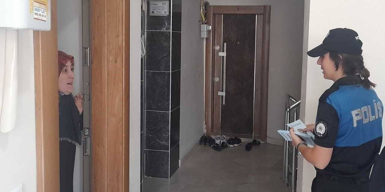 Polis ekiplerinden vatandaşlara seyyar satıcı ve dilenci uyarısı