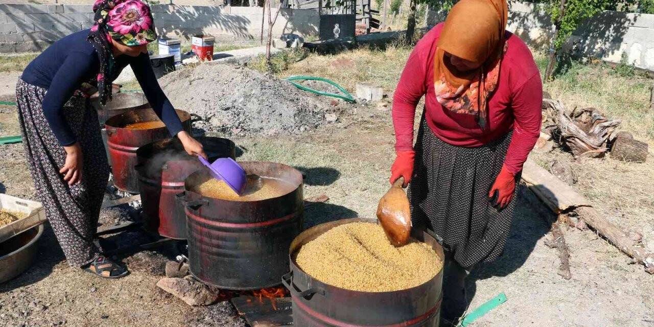 Erzincan’da bulgur kazanları kaynamaya başladı