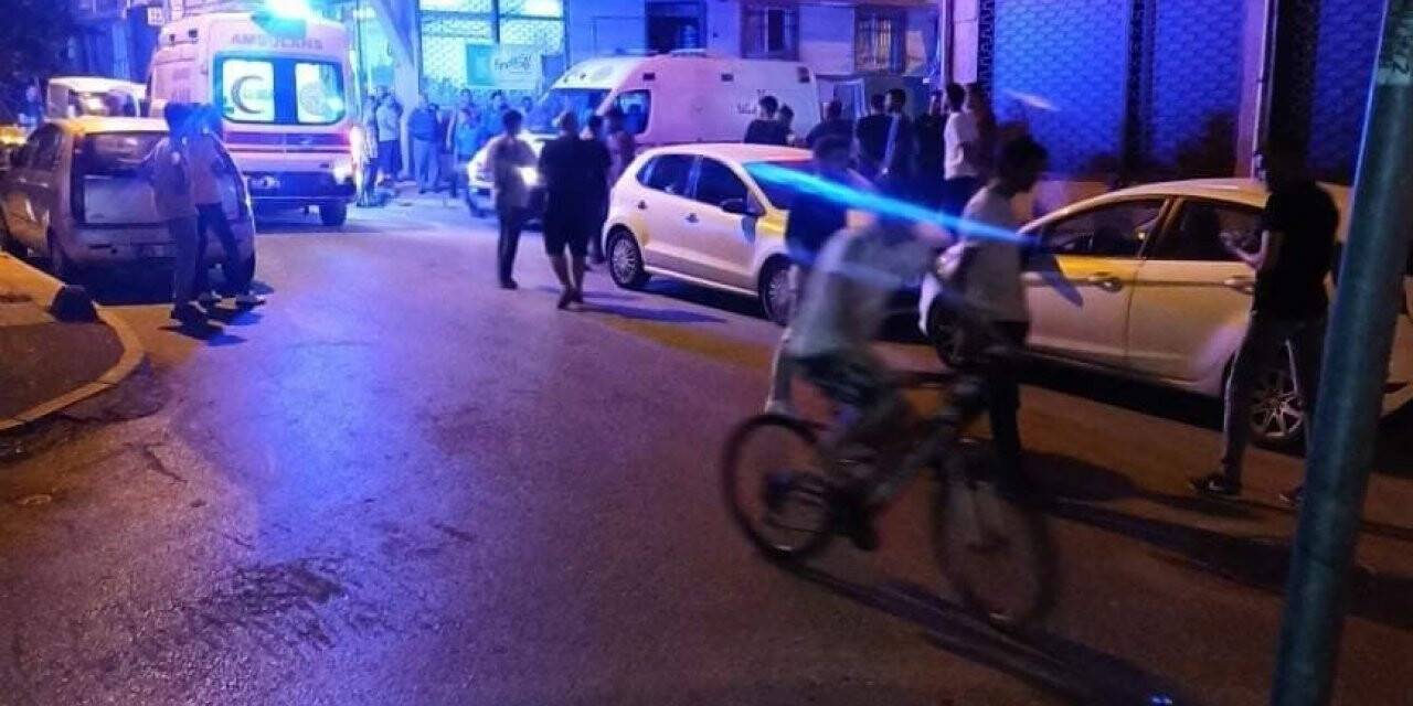 Küçükçekmece’de internet kafede oturan gence silahlı saldırı