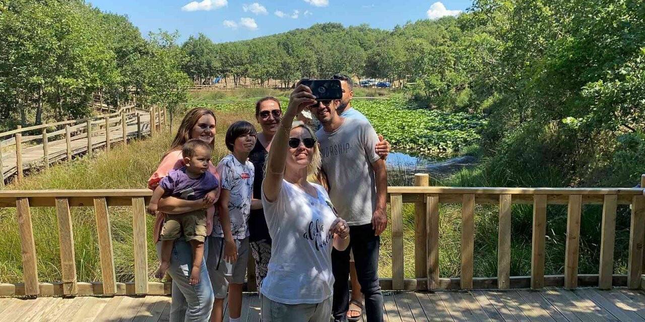 Bu göldeki çiçekleri koparmanın cezası 109 bin lira