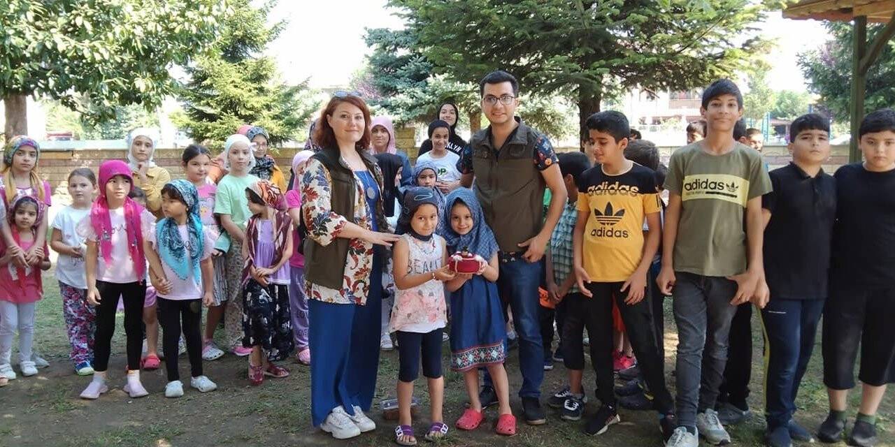 Özel çocuklar ve minikler sokak hayvanları için harekete geçti