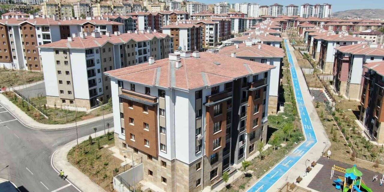 Elazığlı depremzedeler yeni TOKİ binalarında güven içerisinde yaşıyor