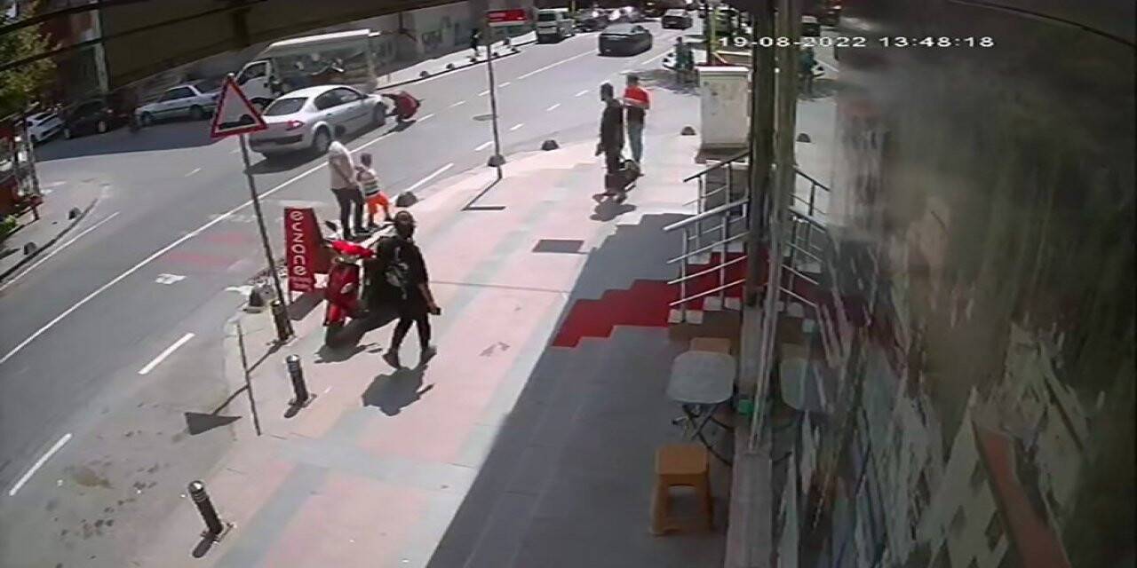 Yaya geçidinde kadına araba çarptı, o anlar güvenlik kamerasına yansıdı