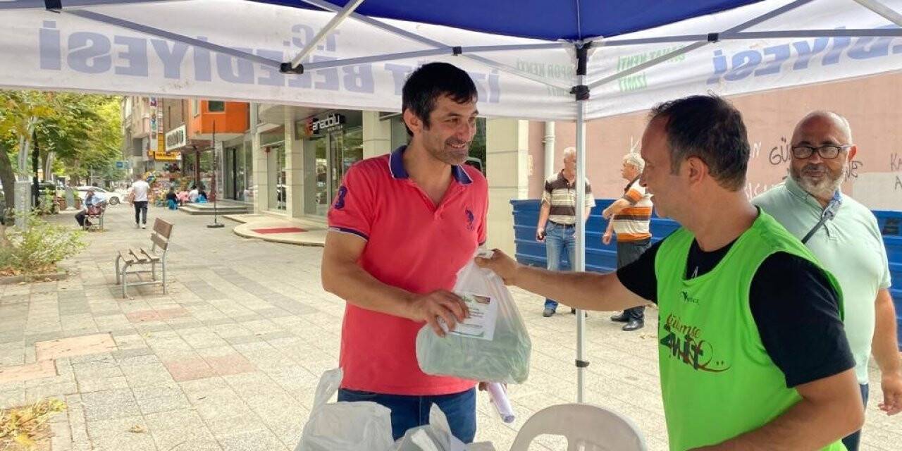 Hasat edilen sebzeler vatandaşlarla buluşturuluyor