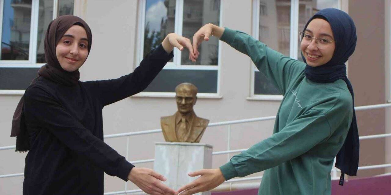 İmam Hatipli ikizler hiç dershaneye gitmeden tıp fakültesini kazandı