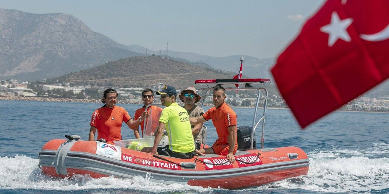 Su altı ve su üstü kurtarma ekipleri, başarılı çalışmalara imza atıyor