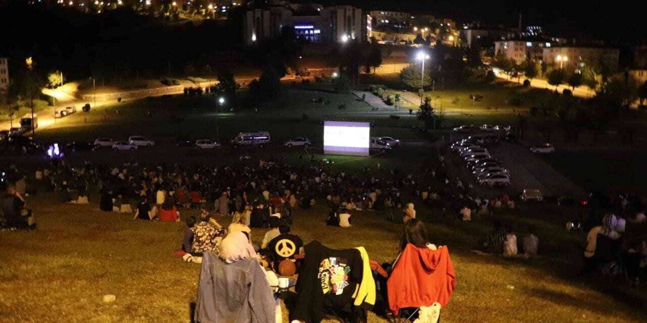 Minik sinemaseverler keyifli bir akşam geçirdi