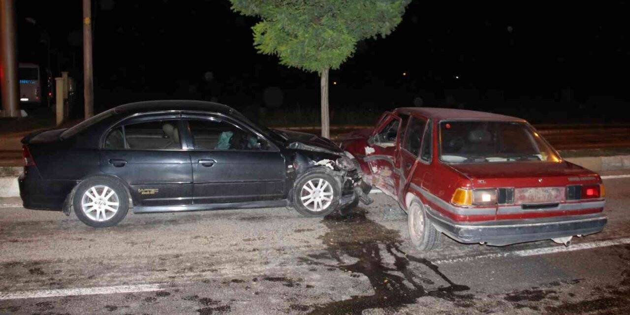 İki otomobilin çarpıştığı kazada 1 kişi yaralandı