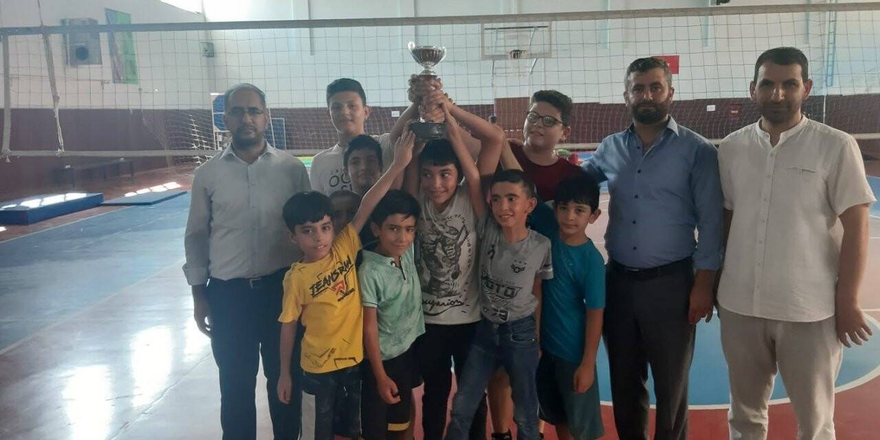 Germencik’te Yaz Kur’an Kursları Arası Voleybol Turnuvası düzenlendi