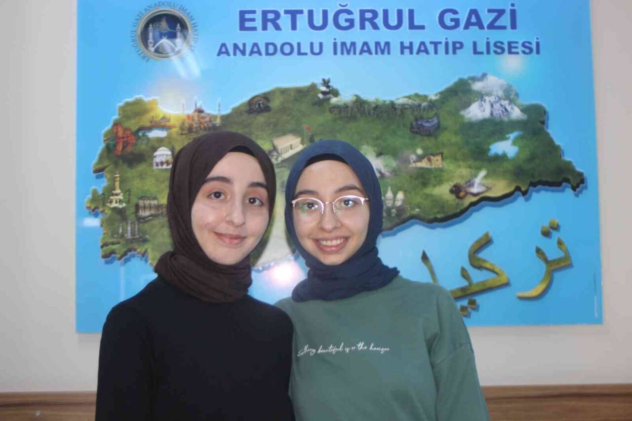 İmam Hatipli ikizler hiç dershaneye gitmeden tıp fakültesini kazandı