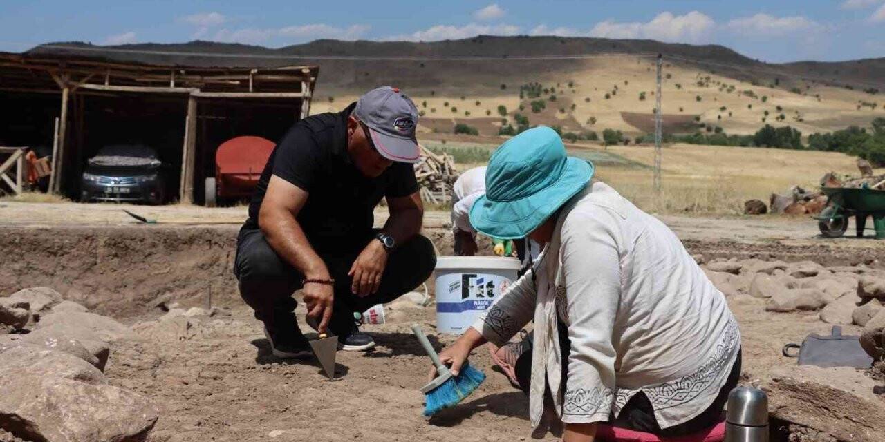 Tunceli Valisi Özkan, kentteki kurtarma kazısı çalışmalarını yerinde inceledi