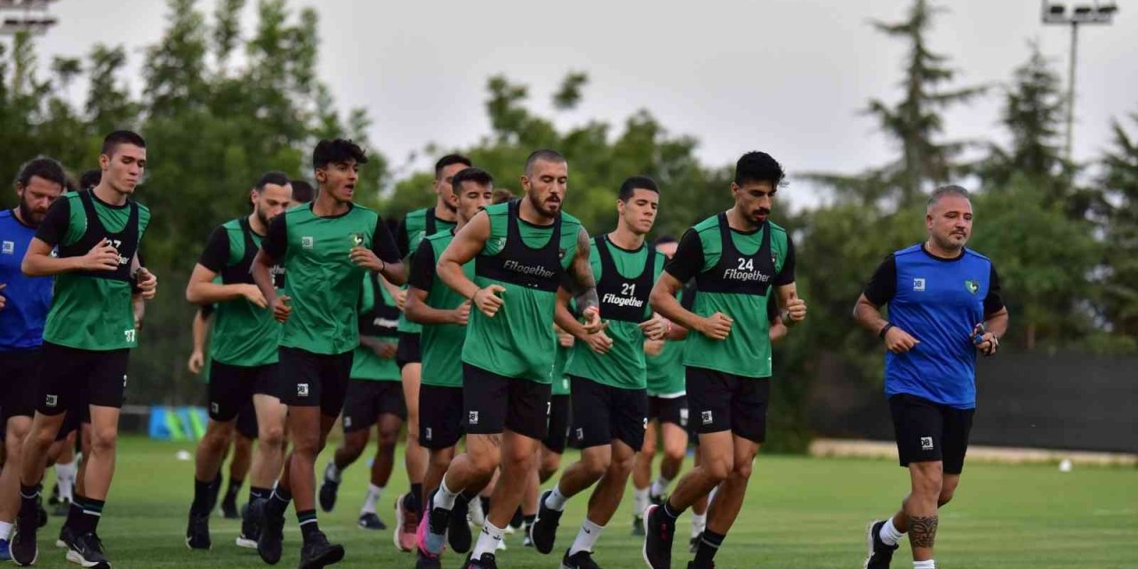 4 oyuncusundan yoksun olan Denizlispor, hazırlıklarını sürdürüyor