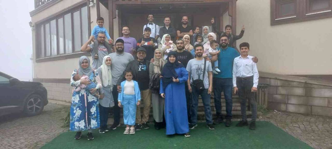 Arap turistler kazadan önce toplu fotoğraf çektirmişler