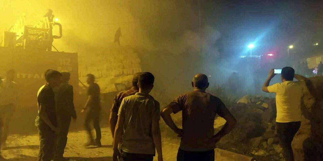 Gece yarısı çıkan yangın mahalleyi ayağa kaldırdı