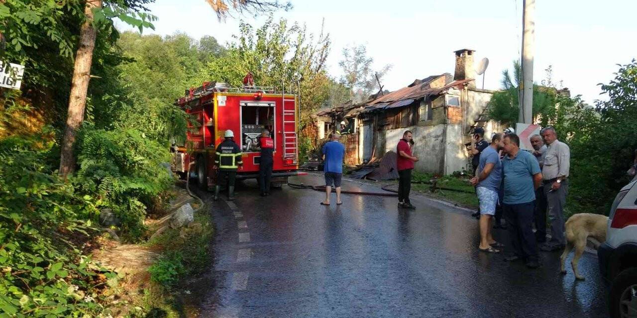 90 yaşındaki adam evinde çıkan yangında hayatını kaybetti