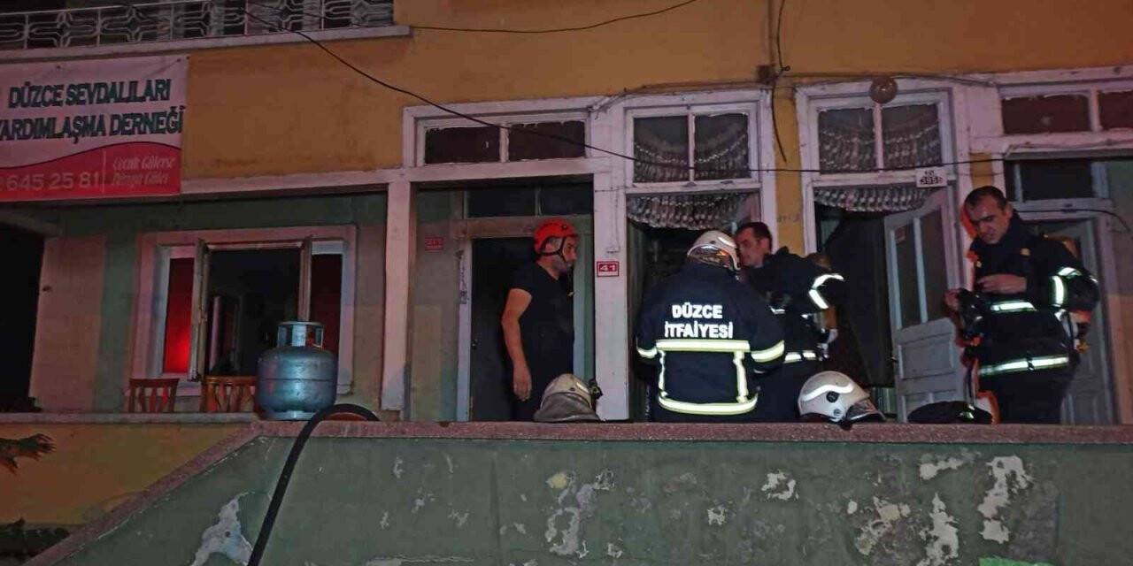 Dernekte yangın çıktı, yardım malzemeleri kullanılamaz hale geldi