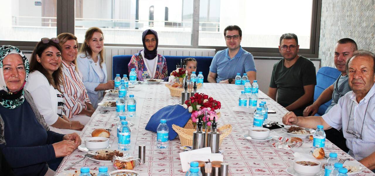 Selçuk Ecza Deposu, aşure ile ağızları tatlandırdı