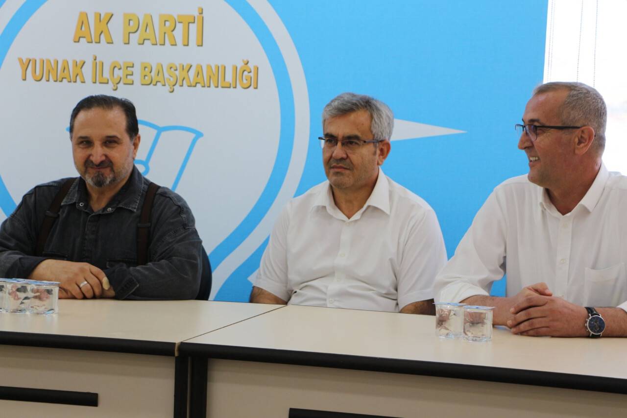 Milletvekili Özdemir Yunak’ta  vatandaşlarla buluştu