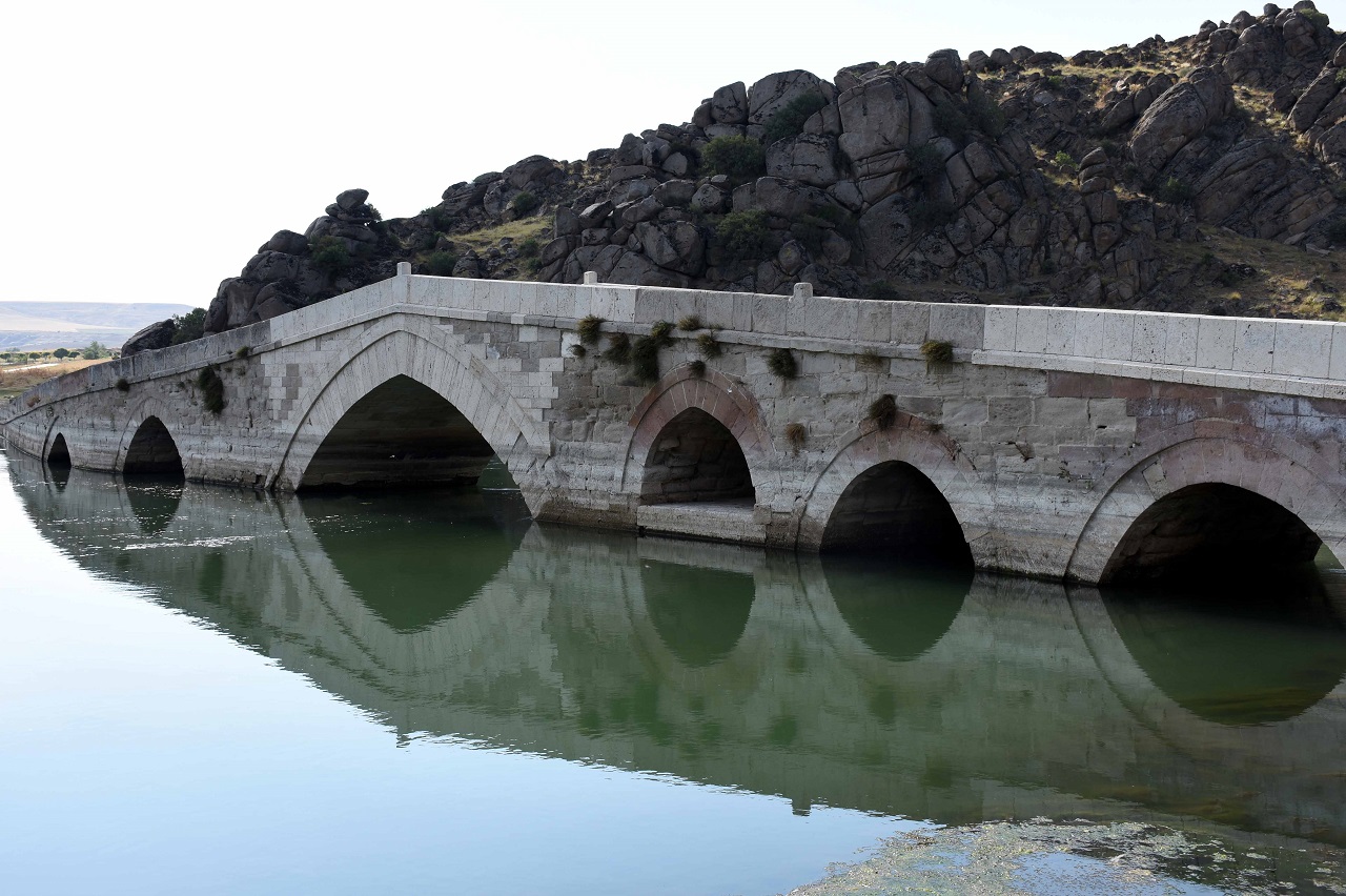 Mimar Sinan'ın onardığı  köprü yıllara meydan okuyor