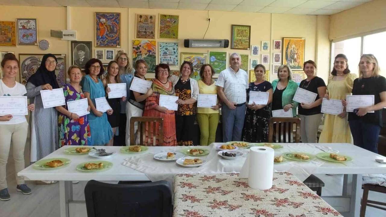 Kadın ressamlar belgelerini aldı